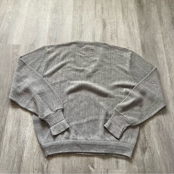 Vintage Izod Lacoste Mens Large Gray V Neck Orlon Acrylic Crocodile Sweater USA - Picture 2 of 5